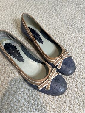 Navy and Tan Women's Ballet Flats with Bow